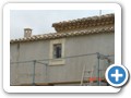 Détail de la rénovation de la façade du Mas des Baumettes en Provence