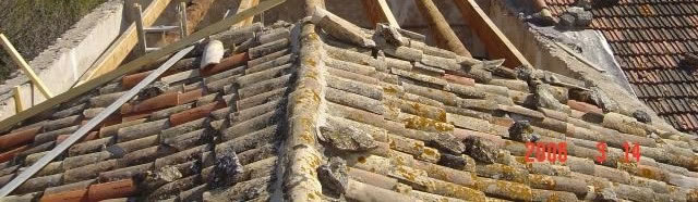 Rénovation de toiture en provence : où l'on voit nettement l'usure du temps